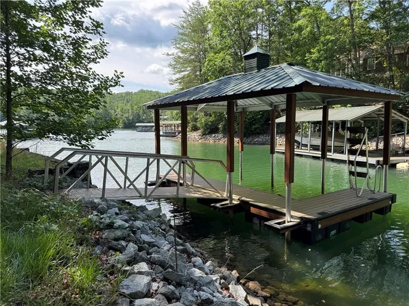 102 Sun Dew Ct, Sunset, SC 29685