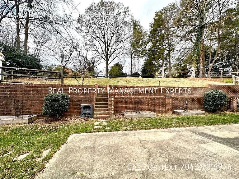 640 Barington Pl — Photo 26