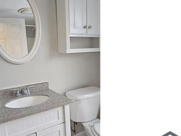 1295 Stafford Rd APT 3, Tiverton, RI 02878