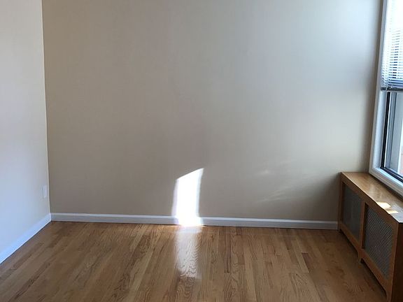 4th image of 2520 34th St APT 3F
