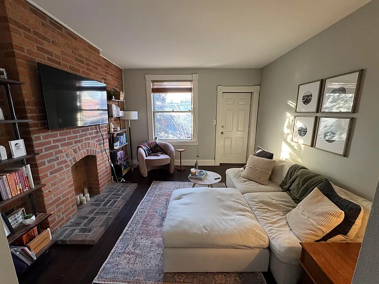 136 Wilber Ave — Photo 7