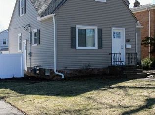 6083 W 54th St, Parma, OH 44129