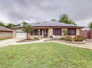 418 W Lloyd St, Krum, TX 76249