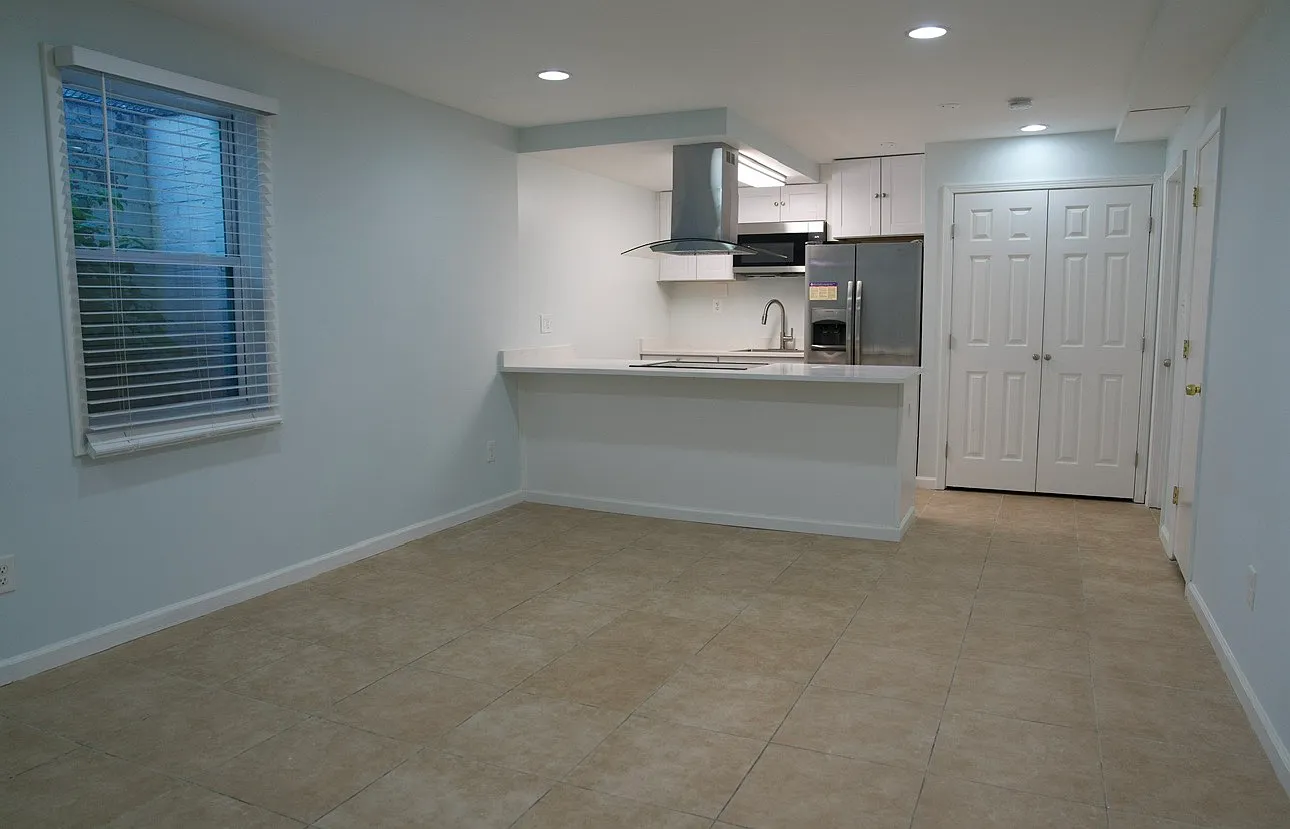 2 bed, 1.5 bath, 878 sqft, $2,050 — Photo 4