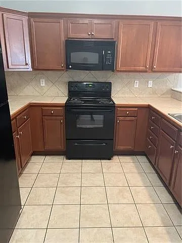 3 bed, 2.5 bath, 1627 sqft, $1,700 — Photo 4
