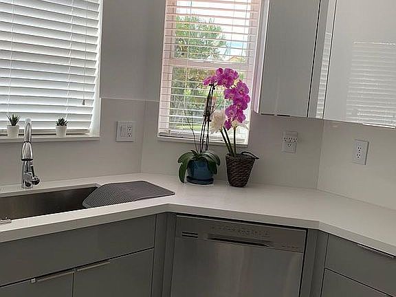 3rd image of 458 Lakeside Cir