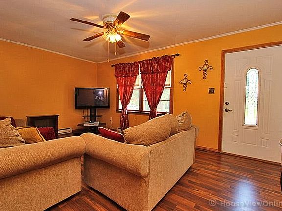 5th image of 215 Oaklane Dr