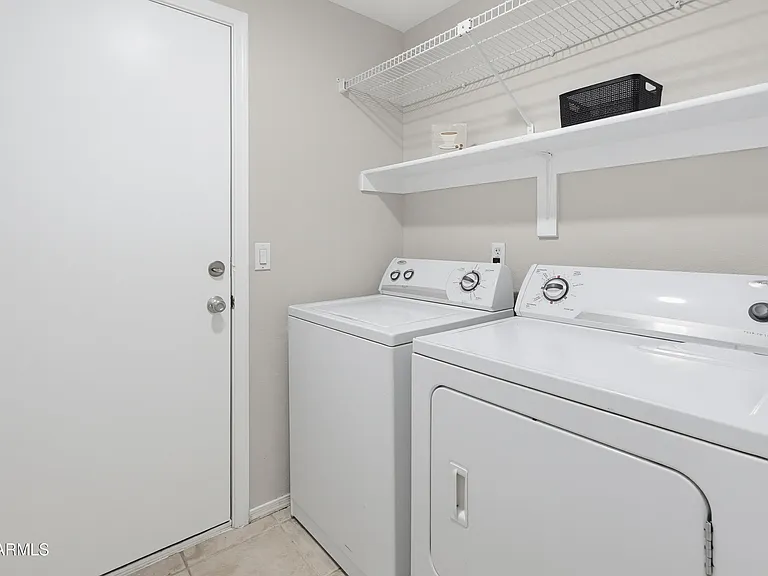 543 W Grovers Ave — Photo 22