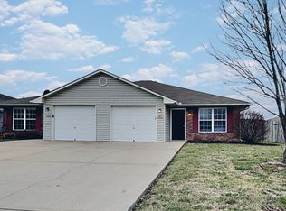 407 NW Woodbury Dr, Grain Valley, MO 64029