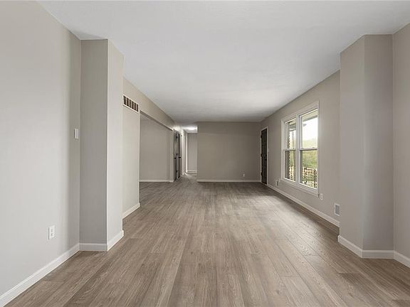 4th image of 11301 E Park St