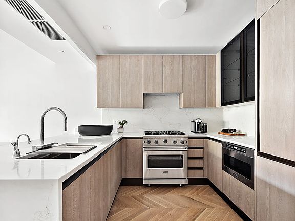 4th image of 590 6th Ave #2L
