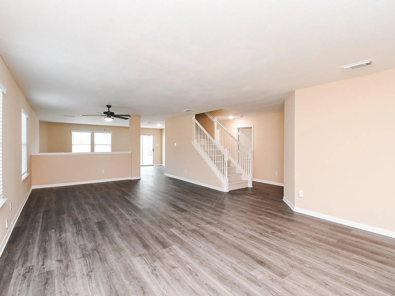 4 bed, 3.0 bath, 2940 sqft, $2,250 — Photo 4