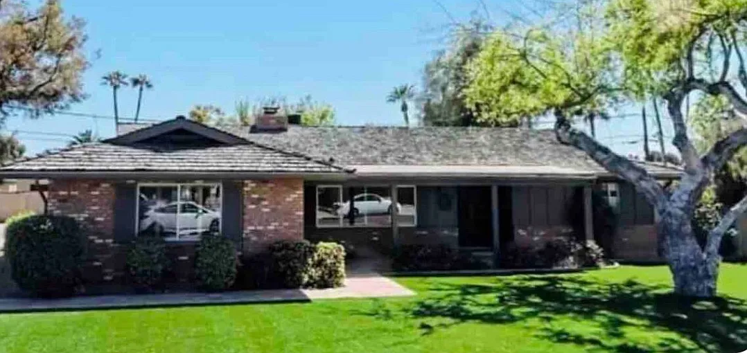W Frier Dr, Glendale — Photo 1