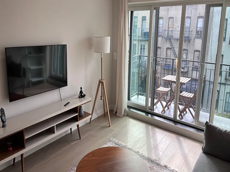 1390 Putnam Ave #4R — Photo 6