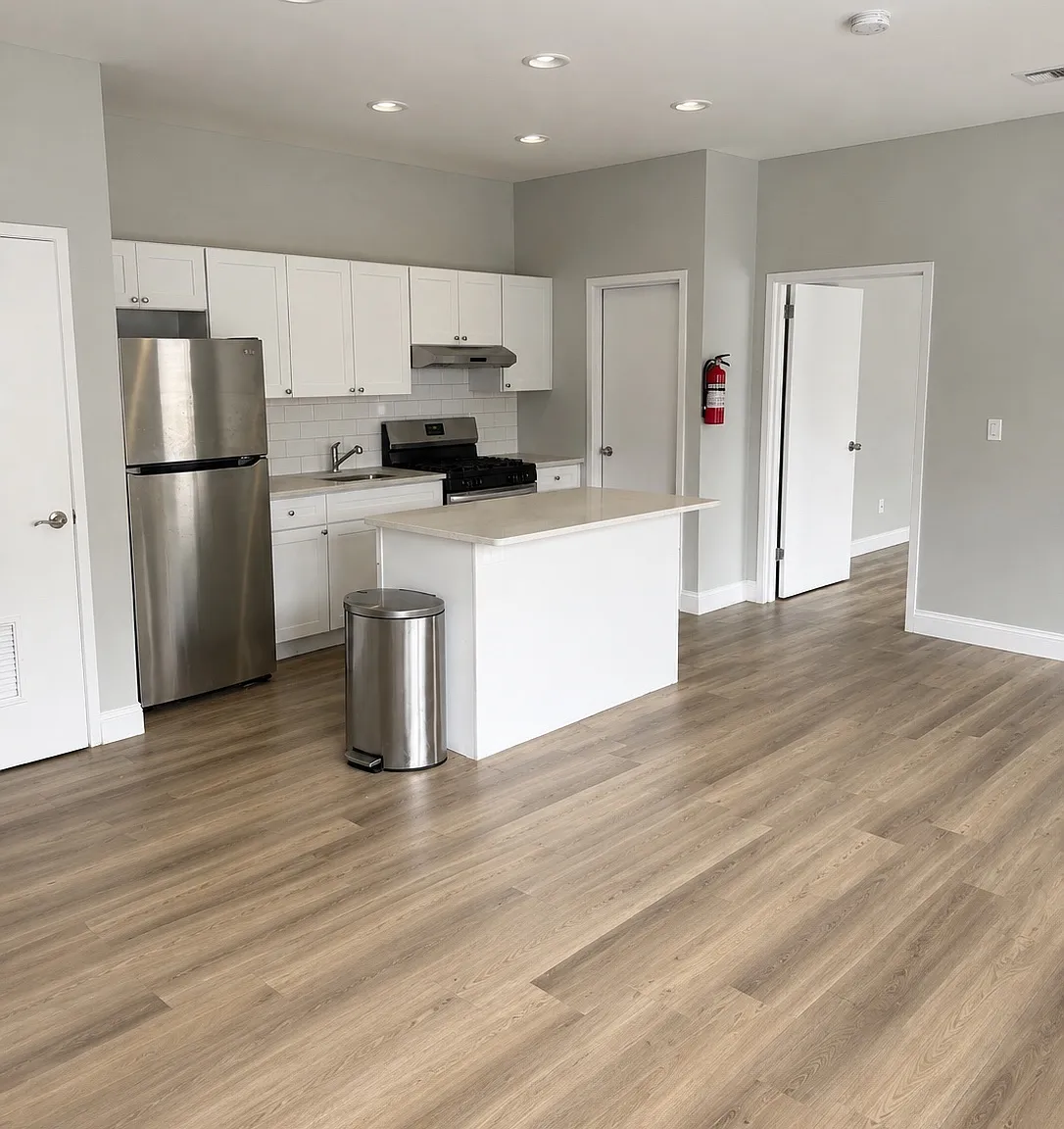 1 bed, $1,718 — Photo 3