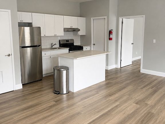 3rd image of 73 Beech St #1