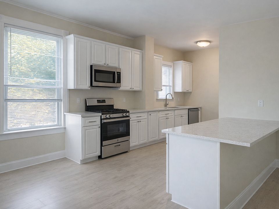 1st image of 10 Forest St Floor 3