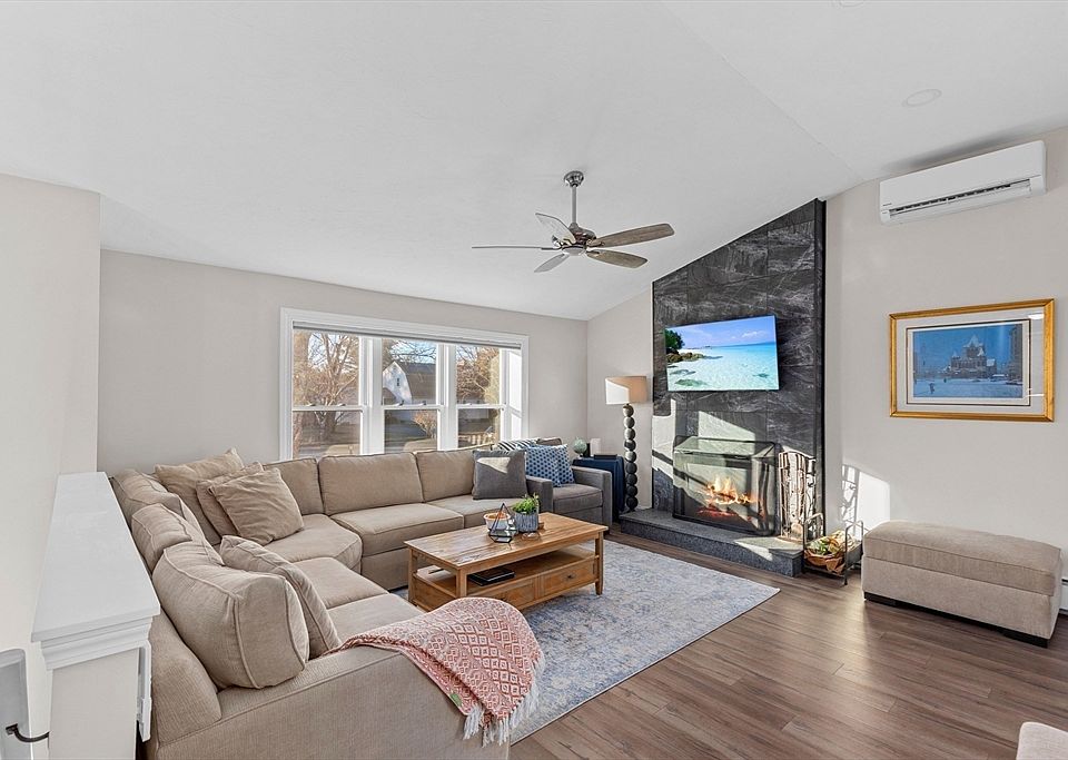 1st image of 42 Bonney Briar Dr