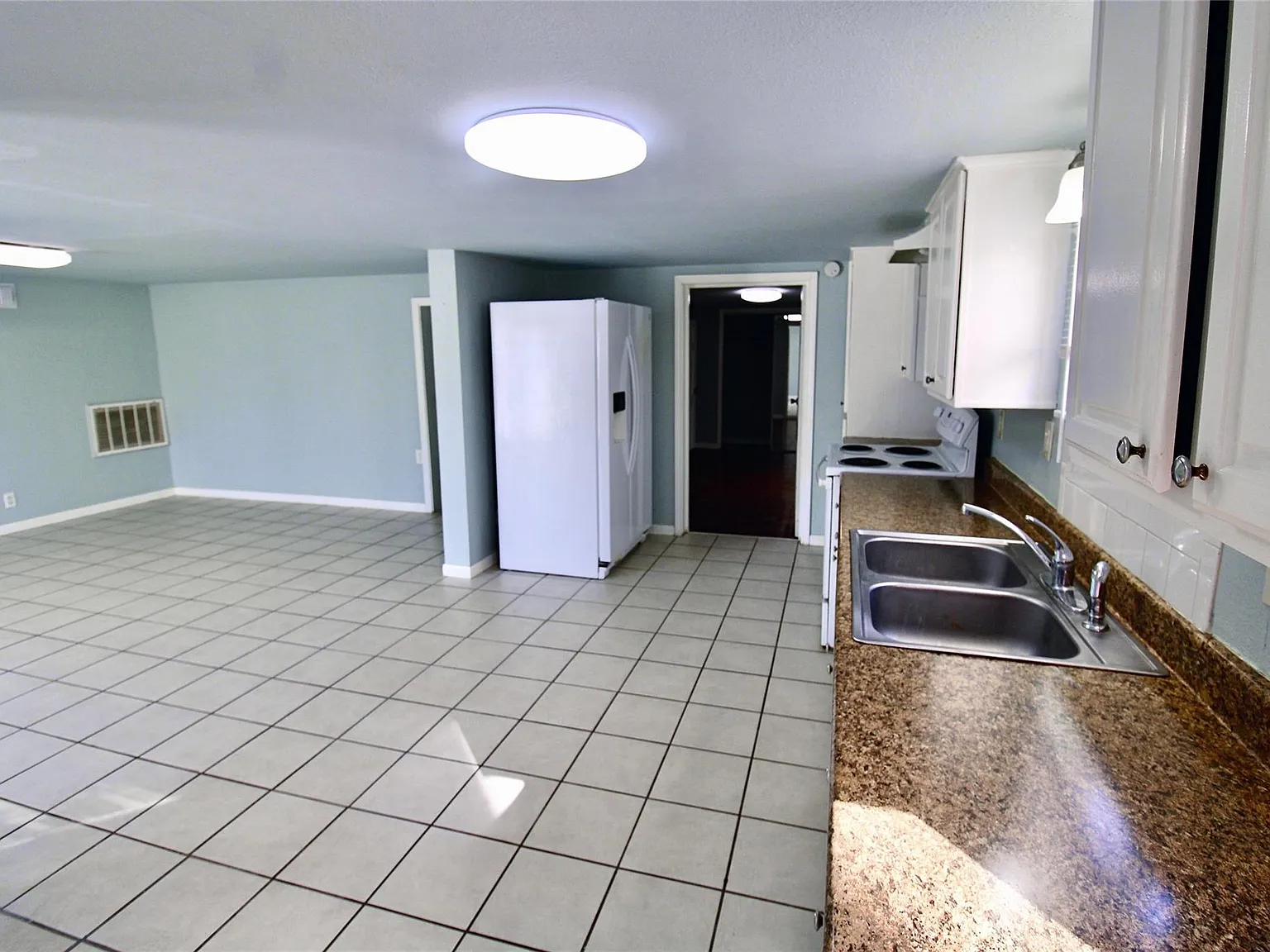 2 bed, 1.0 bath, 850 sqft, $1,300 — Photo 4