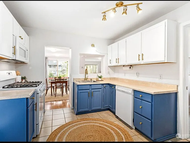 1522 Lincoln St — Photo 4