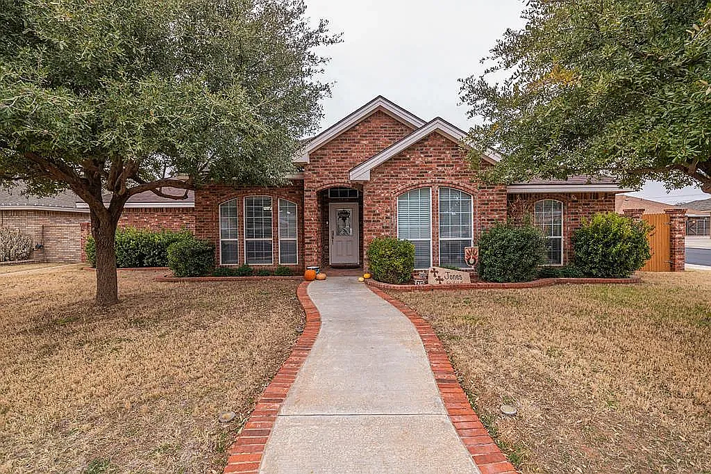 3 bed, 2333 sqft, $3,000 — Photo 1