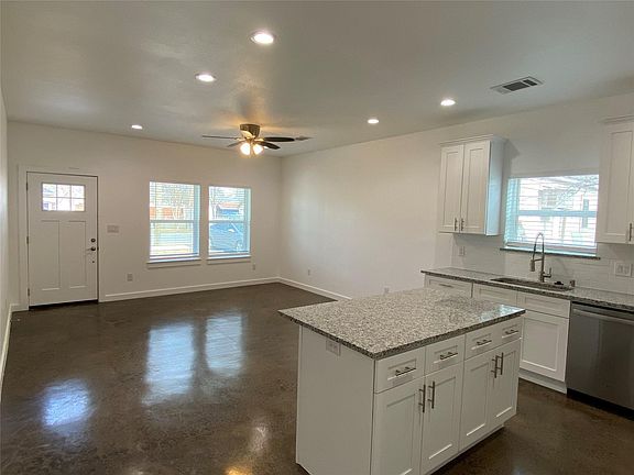 5th image of 104 E Forest Ave