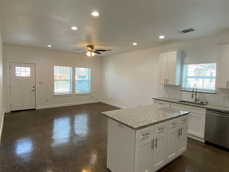 104 E Forest Ave — Photo 5