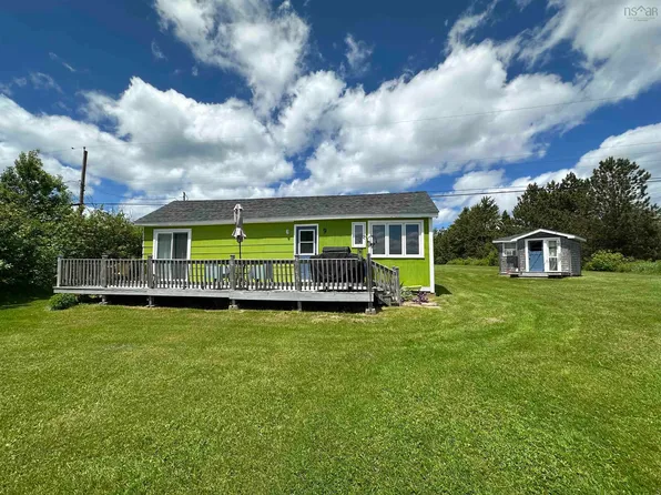9 Memory Ln, Pictou, NS B0K 1H0