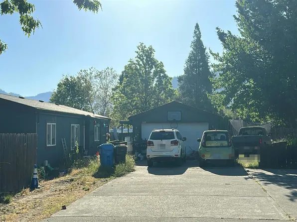 1009 Idle Ct, Grants Pass, OR 97527