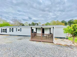 1993 Cape Hickory Cutoff Rd, Hickory, NC 28601