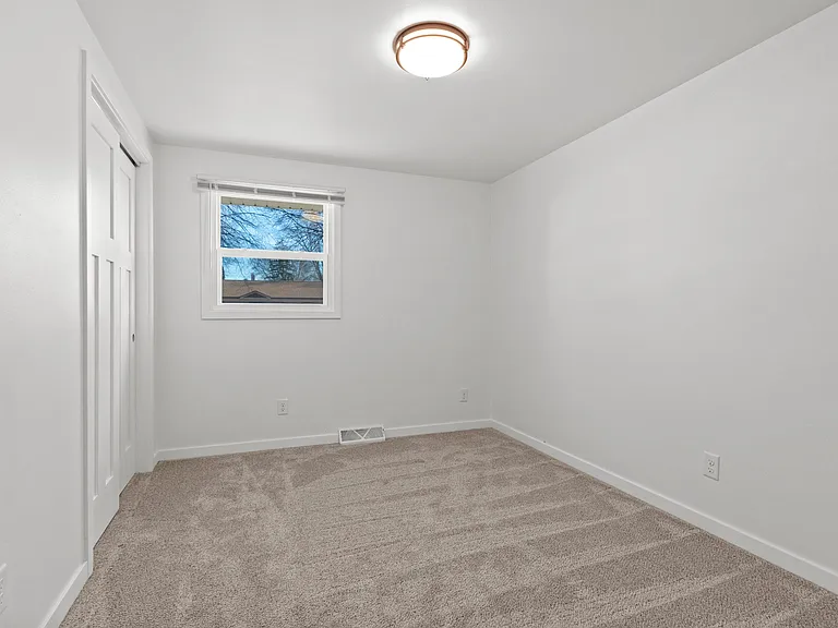 915 Park St — Photo 15
