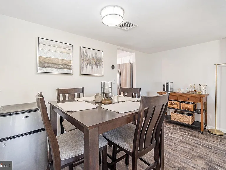 407 Cambridge Ct — Photo 9