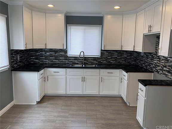 4th image of 12857 Herrick Ave