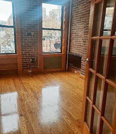 4th image of 324 E 52nd St APT 6A