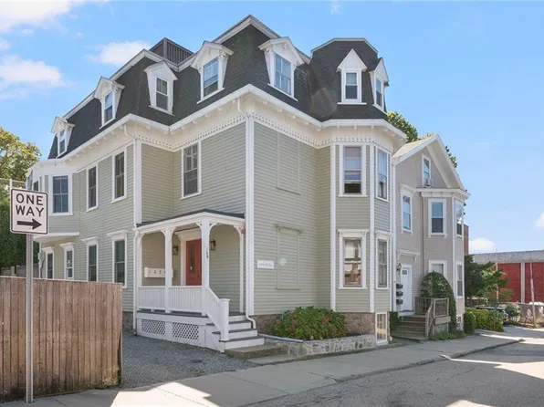 109 Church St APT 3, Newport, RI 02840