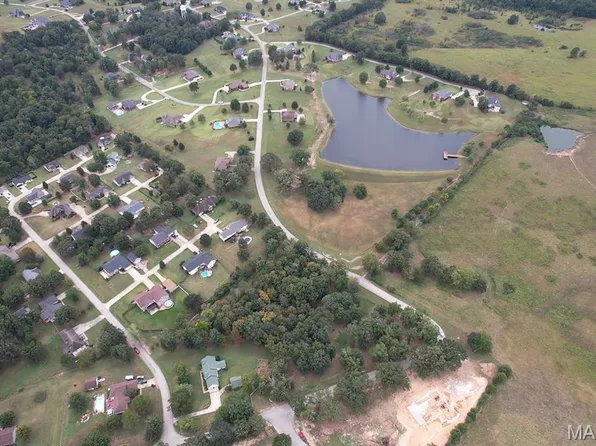24 Heritage Dr, Poplar Bluff, MO 63901