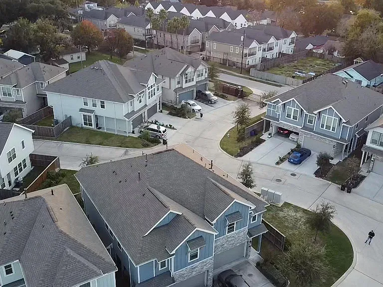 211 Club Crest Ln — Photo 17