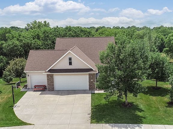 2nd image of 816 Park Dr