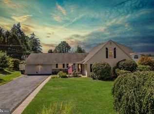 75 Flamehill Rd, Levittown, PA 19056