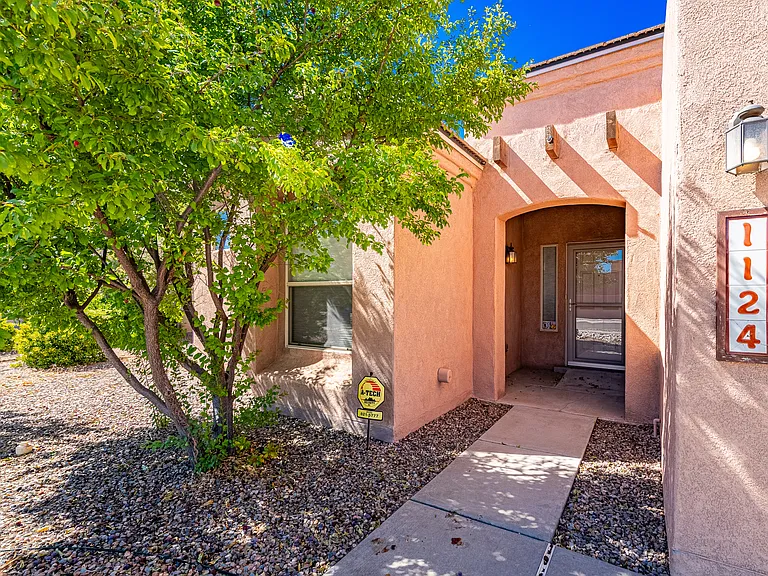 1124 Calle Corvo NE — Photo 2