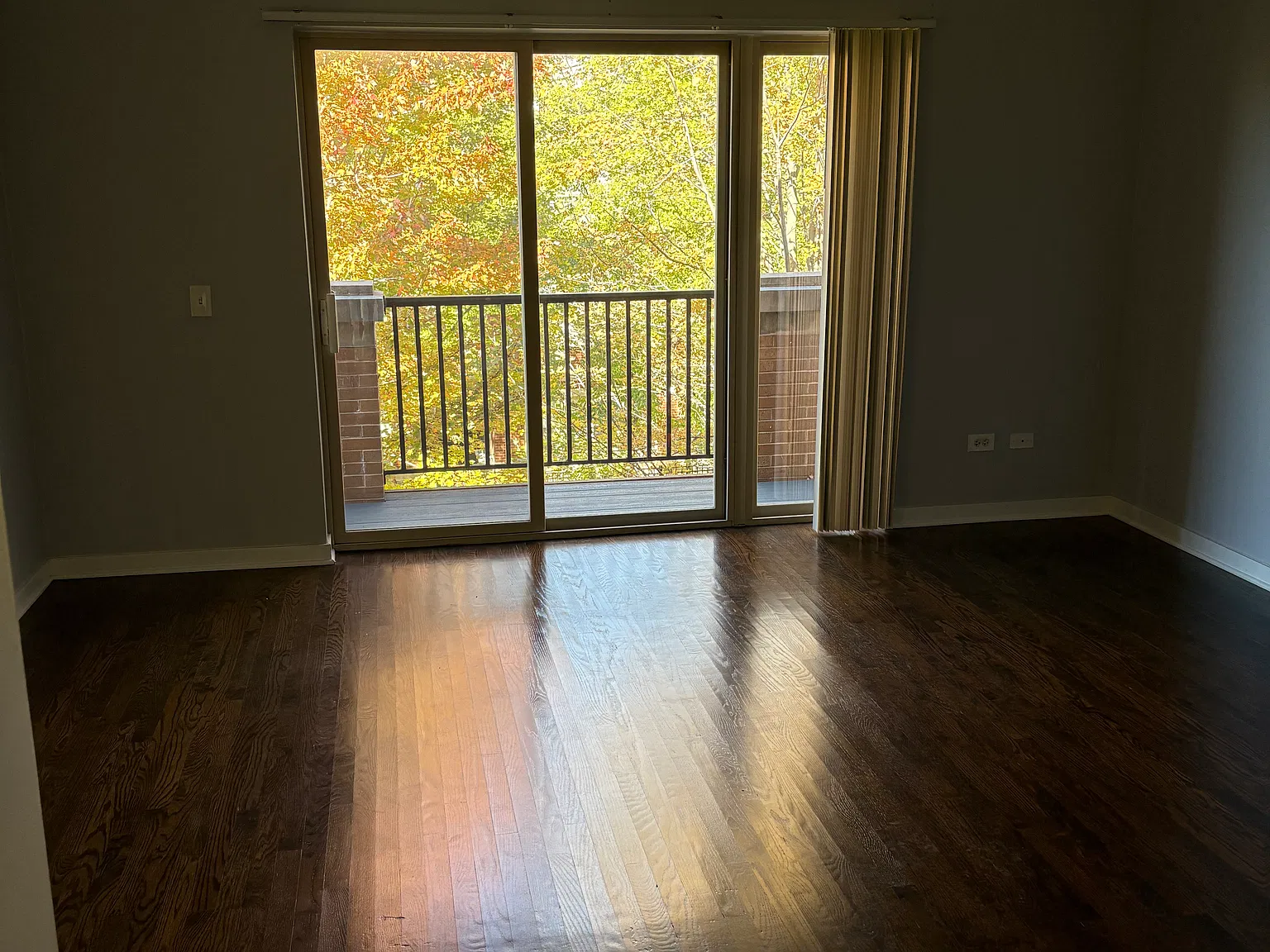 3 bed, 1450 sqft, $3,270 — Photo 2