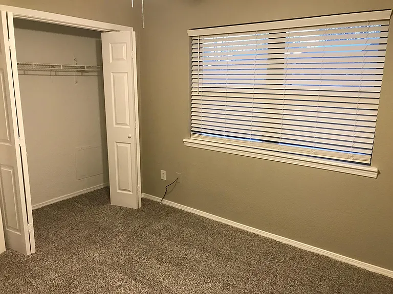 5 Eleanor Ln — Photo 8