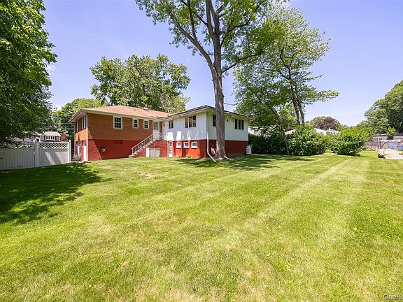 3rd image of 89 Edgehill Drive