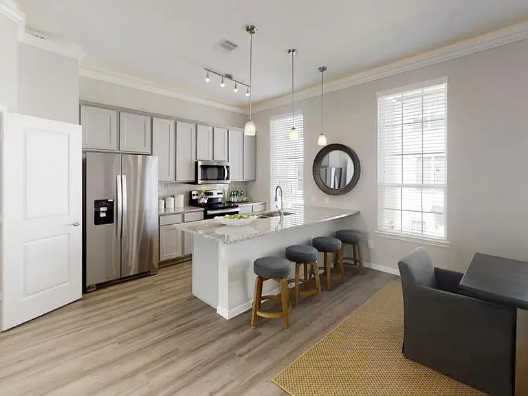 5609 Mina Way — Photo 3