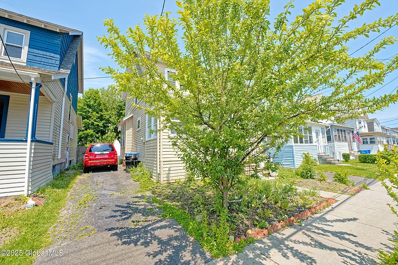 2nd image of 383 Leedale Street