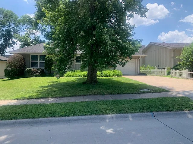 9023 Nina St — Photo 2