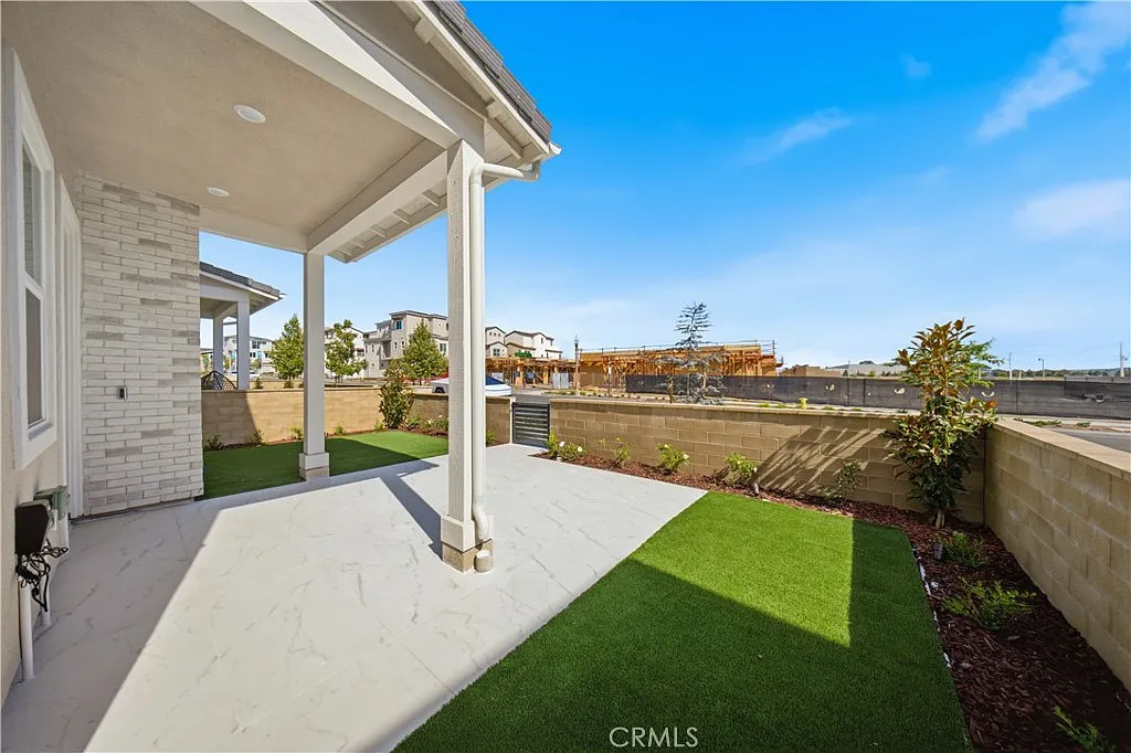 4 bed, 2.5 bath, 2100 sqft, $5,500 — Photo 4