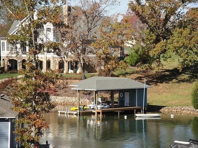2nd image of 140 Saddleridge Dr