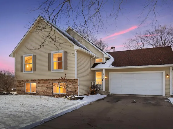 2115 Black Oaks Ln N, Plymouth, MN 55447
