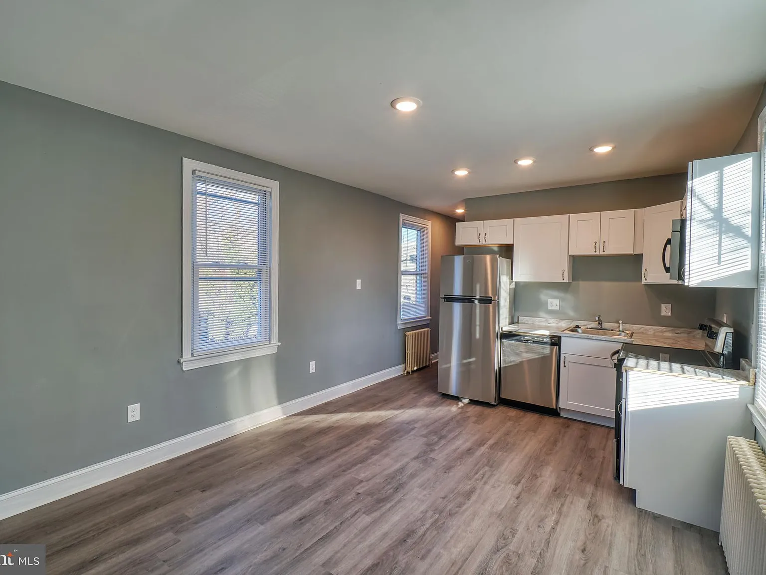 1 bed, 1.0 bath, $2,100 — Photo 2